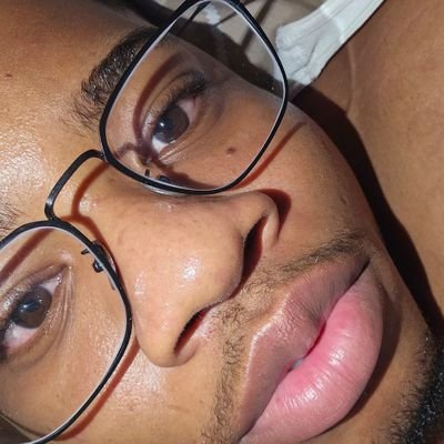 Dhayvheed14's profile picture. 2nd Year Medical Student 🩺 
I'm a nerd🤓
Still trying to figure myself out 🤭🤭