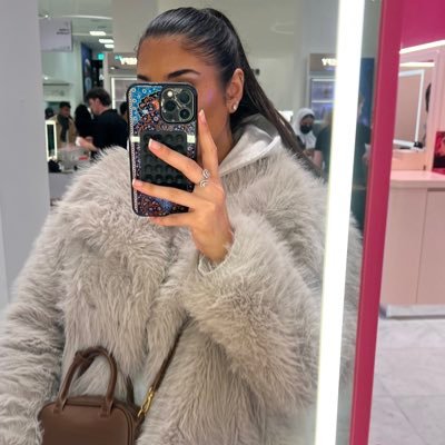 sh4zzzzz's profile picture. ❤️‍🩹🩺🍉💉🥥🌺🐬🌊