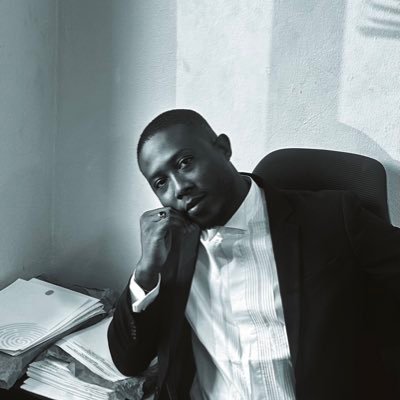 Àbèrù àgbà Esq. Profile