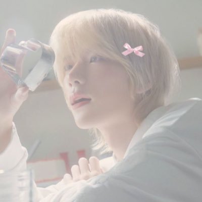 lovb3o's profile picture. let’s move on to 𝒯𝑜𝓂𝑜𝓇𝓇𝑜𝓌 𝒯𝑜𝑔𝑒𝓉𝒽𝑒𝓇 🍀