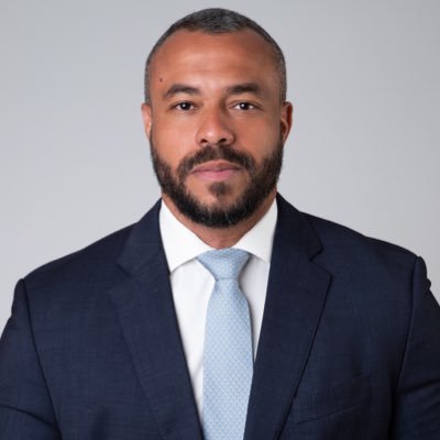 spinellirio's profile picture. Advogado, mestrando em Direito Penal.
Piloto de helicóptero e faixa preta de Jiu-Jitsu.
Timor Domini. 🇧🇷🇮🇹