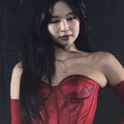 FatmaLague66407's profile picture. You are a fan of Jennie