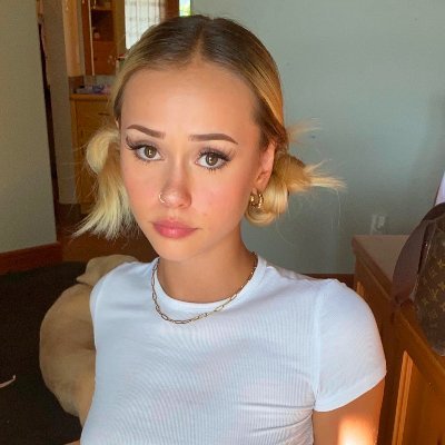 ddaaisy23's profile picture. Be the energy you want to attract.