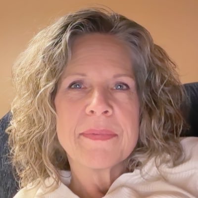 MoxeeBeMe's profile picture. 50% sweet, 50% salty. which half you get depends mostly on you