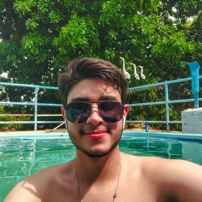 nevOeirozinn's profile picture. hmm pensando pensamentos