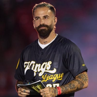 marccrosas's profile picture. Mexicanocatalán. Bárbaro, analista y ex futbolista. En ese orden. Digo lo que pienso y pienso lo que digo.