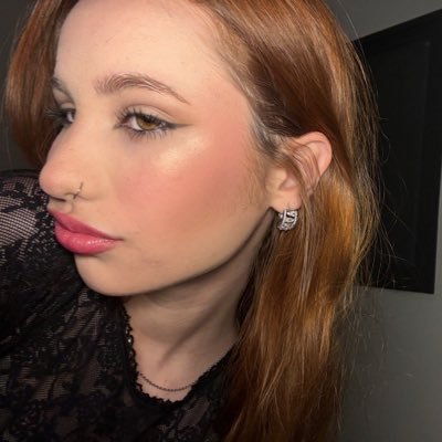 _livlivv's profile picture. meramente reflexos da perturbação mental