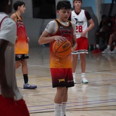 elaig230's profile picture. 5’6 C/0 2030 PG GPA 4.0  insta: elai_24.8 greenblattelai0@gmail.com