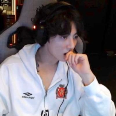 zhaoSarah97's profile picture. 𝐈 𝐬𝐭𝐚𝐧 𝐭𝐡𝐞 𝐦𝐚𝐢𝐧 𝐩𝐨𝐩 𝐛𝐨𝐲 

🔮: @SaraJuiria713