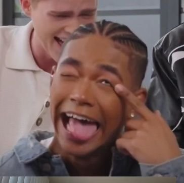 binbinILoveU's profile picture. ❥°Com Deus eu sou infinitamente melhor ⸼ ⊹♡ Jdrama*♡᪵*Kdrama ፝animações₊animeゝ͋ desejando ter uma continha pequena aqui.♡
Eu e Ken somos pais da kaijuzinha Emi♡