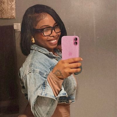 1banananutttz's profile picture. 30🈵 . Licensed Cosmetologist/Instructor 📚✂️. Muslimah 🧕🏾🤲🏾 301🔛757 #SUCKAFREE 🐍