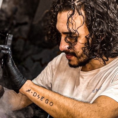 yeyo_220's profile picture. メ•ＤϟＥＧＯ•
💈Barbero 💇🏻‍♂️Pro.Stylist 📚Tecnico.Profesional
 👨🏻‍🎓✍🏼💯Asesor personal 🇨🇴
La mente es poderosa!🧠