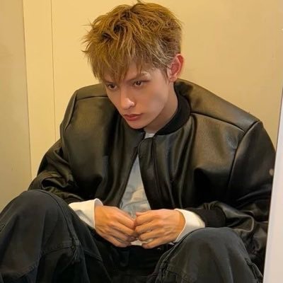 soillruntoyou's profile picture. una vez estuve ocho meses sin leer yaoi y al noveno naci