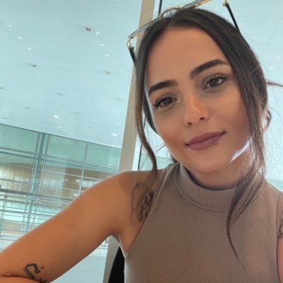 Musmutluyudum's profile picture. Yakın,yıkın sabah yenisini yaptıralım.