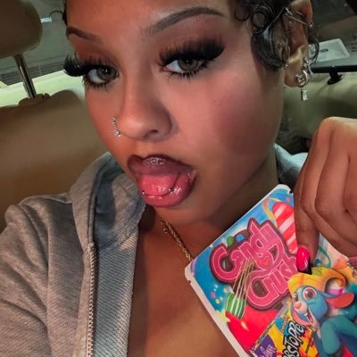 rokheeyaa's profile picture. At Tijaniy🫀🤍Ndar guetie📍Bint Minelphe❤️ Hasbiy Allahu laa ilaaha illa huwa alayhi tawakkaltu wa huwa rabbul arshil adhim🤲🏽#freepalestine🇵🇸As Sabr☝🏽