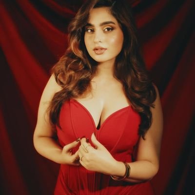 charmingsowmi1's profile picture. Addictive & Alluring  |Exploring the poetic side of Romance |  👿 misunderstood as an 😇| Married|Bestie love for life @aditiswirls #sowditi😍