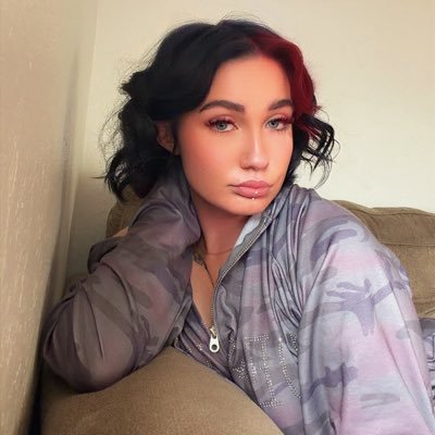 urfavbpdcancer's profile picture. welcome to the circus