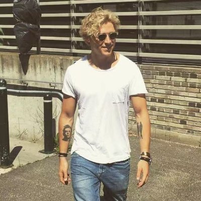 Youngbe29486981's profile picture. Junior dev