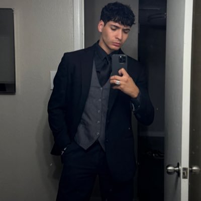 rafaelescobarrr's profile picture. a life worth living