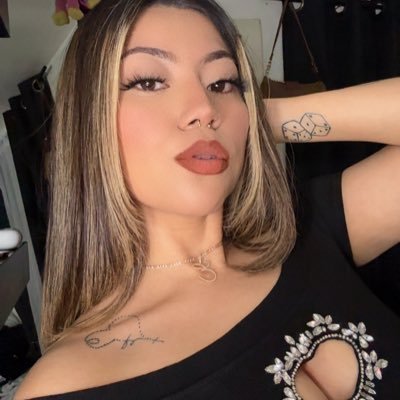 xoxxesme's profile picture. why read dystopian fiction when you can just pay attention ?