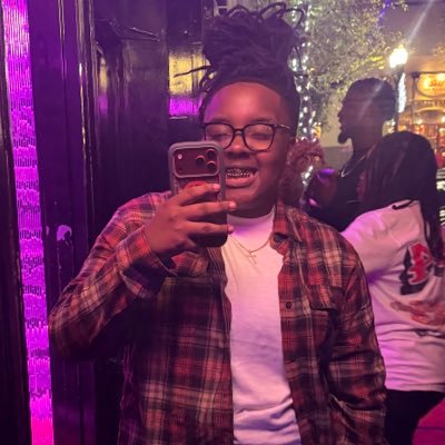 thatswildaf's profile picture. in between manic and sane