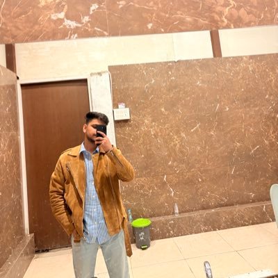 Roshan_twi's profile picture. Software Engineer | erevald @buildspace | I use vim btw