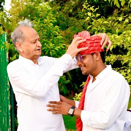 dilkhushmalpura's profile picture. क्यों डरें जिंदगी में क्या होगा! कुछ नहीं होगा तो तजुर्बा होगा!