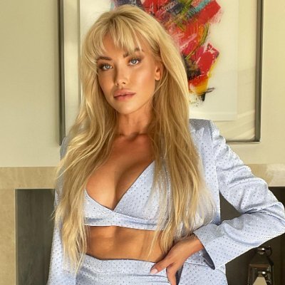 _ElianaTorres's profile picture. Creating my own masterpiece. One brushstroke and golf swing at a time | Healing, growing, and focusing on me.