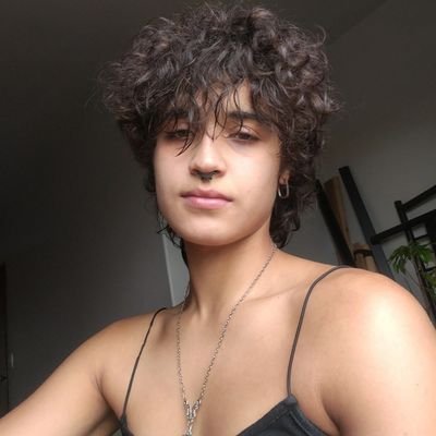 Abigail_091's profile picture. Abigail da casa Dutra, primeira de seu nome, a não formada, mãe da verdinha e rainha da fumaça.