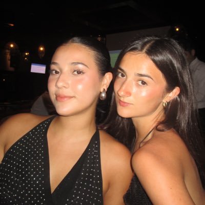 isapaeez's profile picture. 