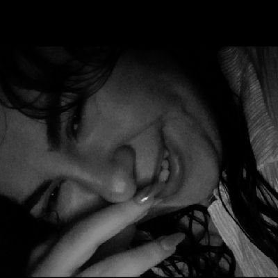 areniste's profile picture. yıldızlara yakın yere uzak..