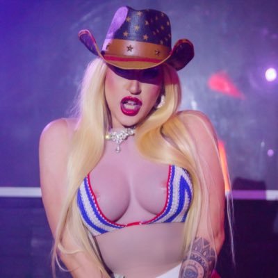 ThePietraParker's profile picture. International Drag Entertainer 🇺🇸🇧🇷 The Queen From Rio based in Manhattan 🗽