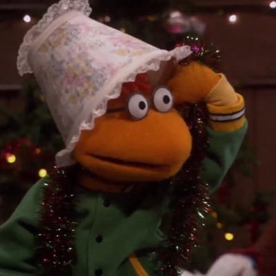 mcmupzz's profile picture. She/Her | 23 | #muppetstwt Scooter enthusiast | Novice artist and crocheter