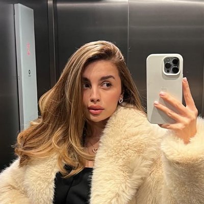 emmaknndy0608's profile picture. 🖋️🎨✨

| Finding my spark, my muse within | 

. . . You still my aimless roam, finally I'm home . . . ~~~

♪  🎜  ♪  

Timelessly In Love by Secret Garden~