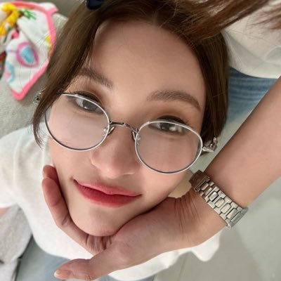 ashsolavish's profile picture. i leave quite an impression, 5ft to be exact (barely)🧍🏻‍♀️ orbit + lunar + multi ⛅️