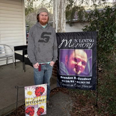 Tylerjprater1J's profile picture. class of 2015 🎓😉 nonpoint fan 🎸 saints fan