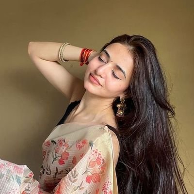 Miss_Uniiversee's profile picture. Blooming like a flower 🌸