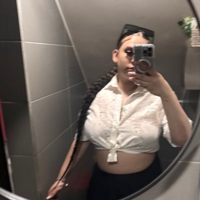 ninavellii's profile picture. 