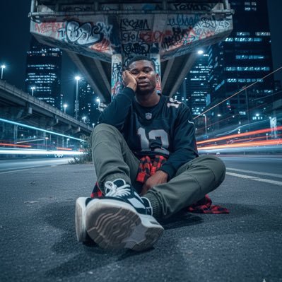 Andreveekz's profile picture. You don't have to agree with me. We differ just like our opinions. | #MUFC | Davido 🐐| God Punish Ruben Amorim•