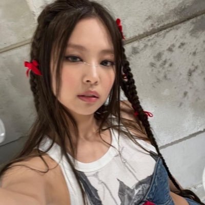 jnkarki's profile picture. i’d die for jennie