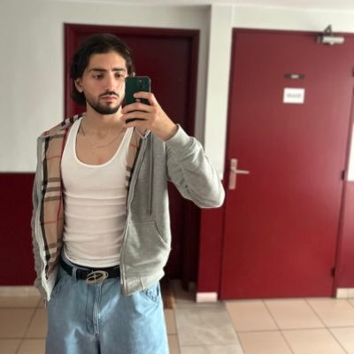 yeenumero1's profile picture. 22