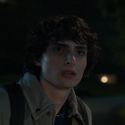 mmoobloom's profile picture. does it know that we love it? that the universe is kind? ⋆｡ ﾟ☁︎｡ ⋆｡ ﾟ☾ ﾟ｡ ⋆