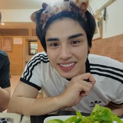 km11194181025's profile picture. 