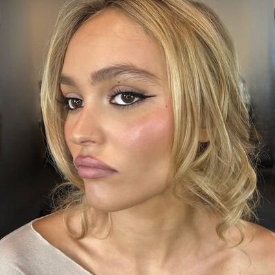 FTDT222's profile picture. bucky barnes's controversially young gf