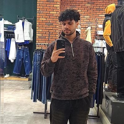 Lostinthewind99's profile picture. یه مدرس اسپانیایی که ساز میزنه