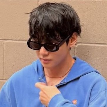 tetelogism's profile picture. — fan account | slow at dms 🐢