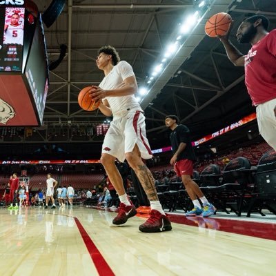 isaiah_sealy's profile picture. Contact: isaiahsealy30@outlook.com | @RazorbackMBB 🐗