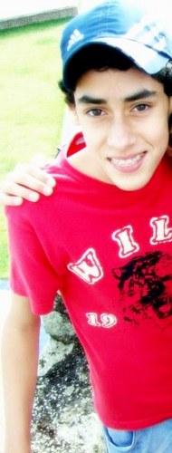 Cair, sofrer, errar, perder, se for pra me ensinar a viver, vale a pena, vale a pena.
(Vale a Pena - Projota)