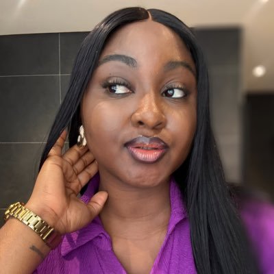 e2naar's profile picture. hi. nice to have you here with your big forehead 😊