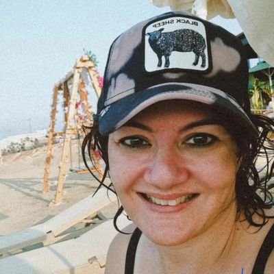 zeyneptamerrr's profile picture. çevirmen